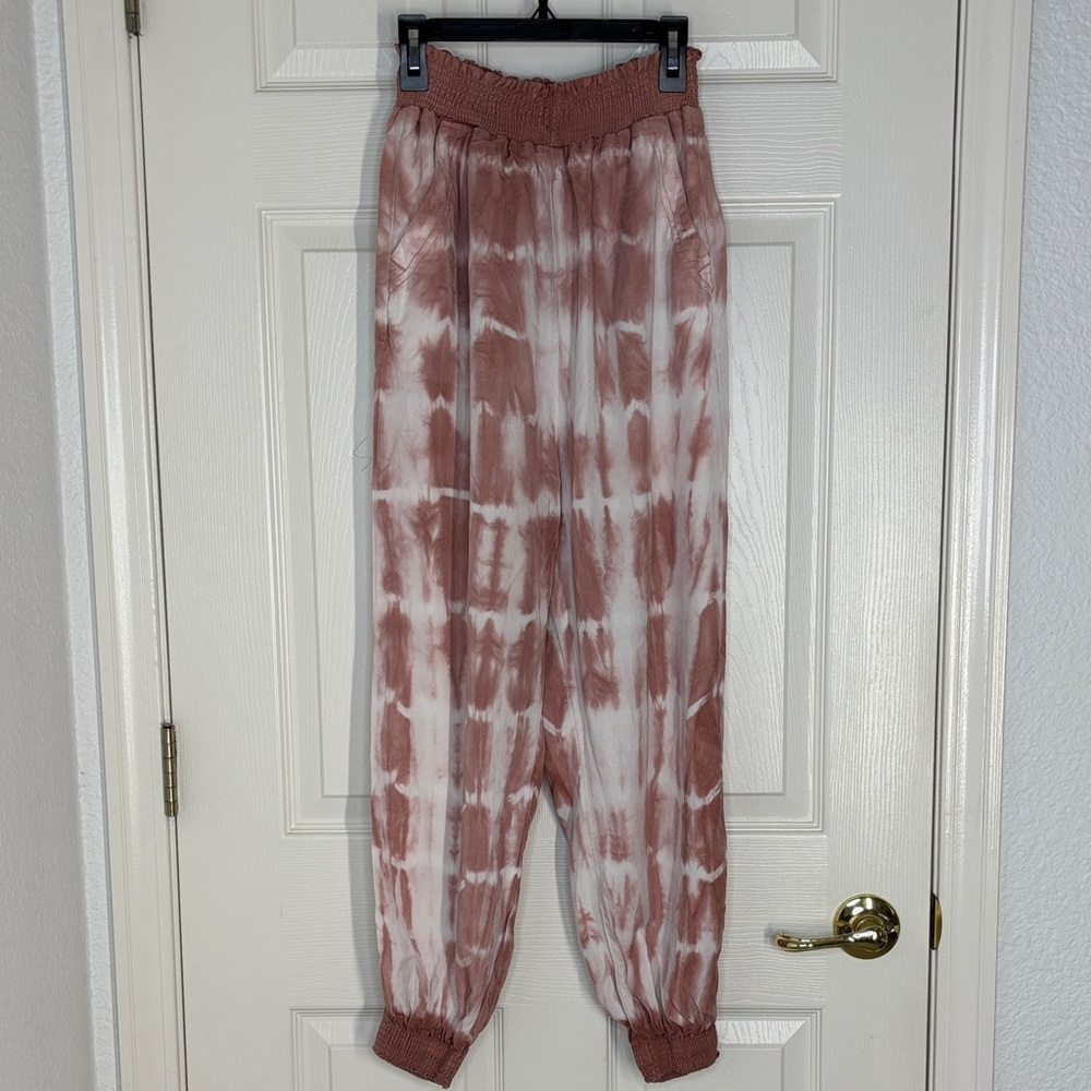 American Eagle Outfitters Tie-Dye Joggers in Pink and White - Picture 2 of 12